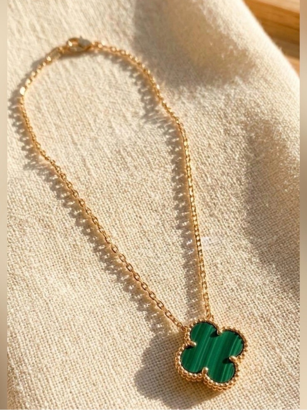 Alhambra Style Green Clover
Pendant Necklace - Gold - Picture 3 of 5
